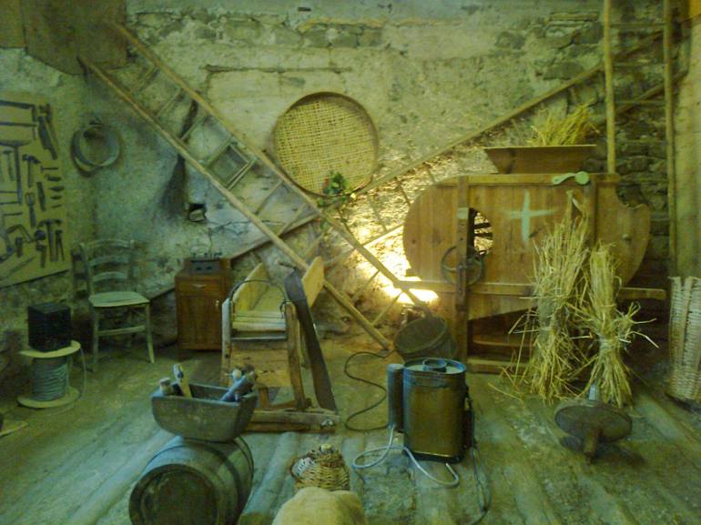 Laboratori a contatto con la natura. In estate al maso di Alberotondo in val di Cembra.